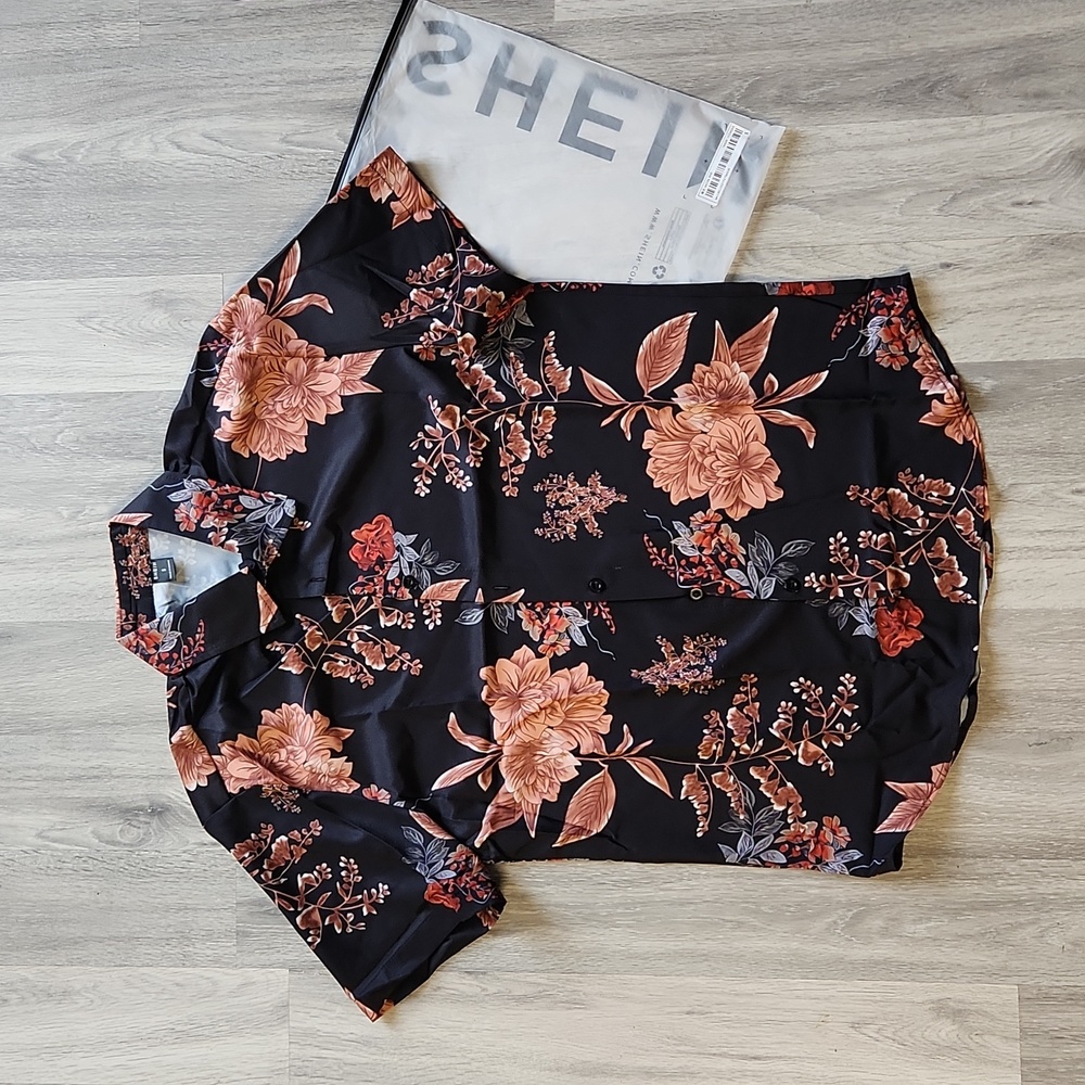Brand new! Men's floral Button down shirt size small